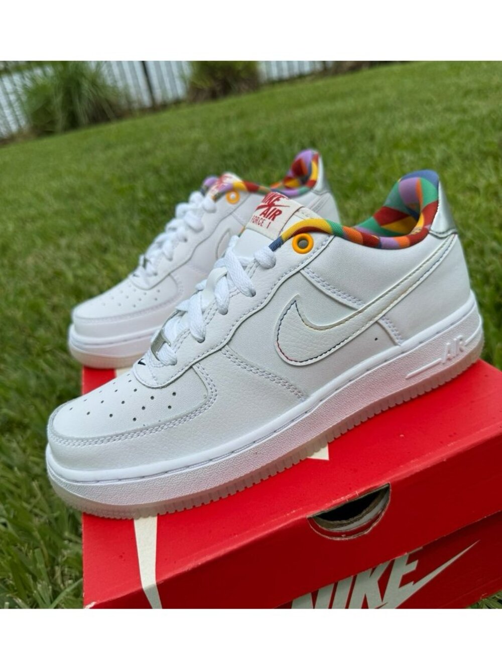 7 WOMEN'S NIKE AIR FORCE ONE LV8 FN8912-111 WHITE / MULTICOLOR SNEAKERS